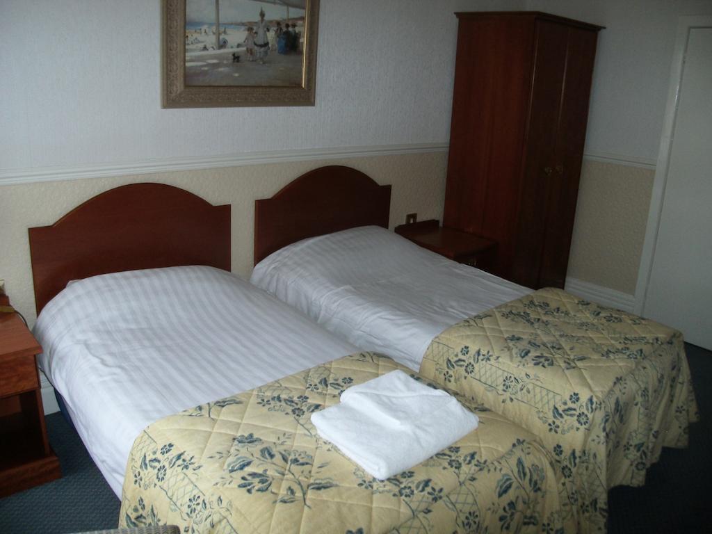 Clarkes Hotel Barrow In Furness Szoba fotó
